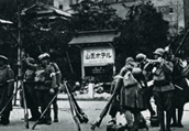 2.26 Incident on 1936. The Sanno Hotel at Akasaka occupied by insurgent troops. From (Zusetsu Kokumin no Rekishi. Kindai Nihon no 100nen Vol.17)