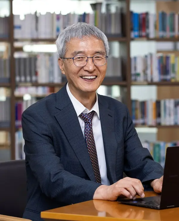 キム・ヒソプ氏の写真