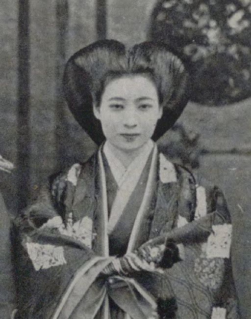 portrait of AISHINKAKURA Hiro
